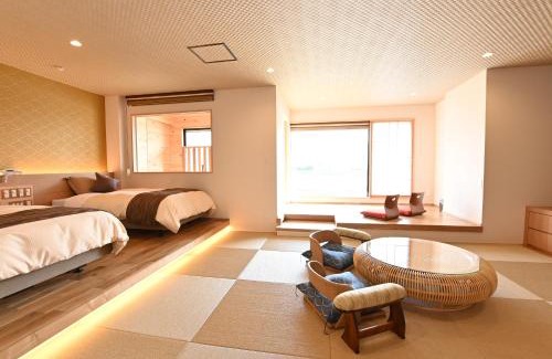 Asakura Hotel | Experience Comfort at 原鶴の舞 with Hot Tub & Restaurant