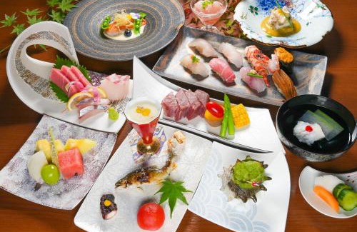 Asakura Hotel | Experience Comfort at 原鶴の舞 with Hot Tub & Restaurant