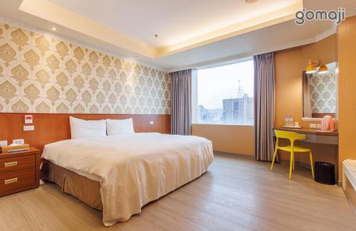 Banqiao Hotel | Golden Age Hotel: Family-Friendly 4-Star Retreat with Hot Tub