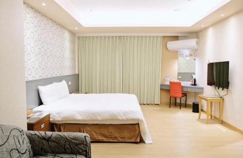 Banqiao Hotel | Golden Age Hotel: Family-Friendly 4-Star Retreat with Hot Tub