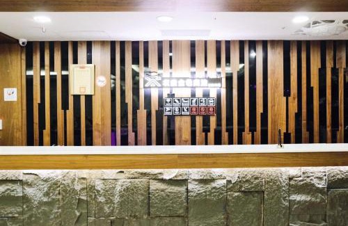 Banqiao Hotel | Golden Age Hotel: Family-Friendly 4-Star Retreat with Hot Tub