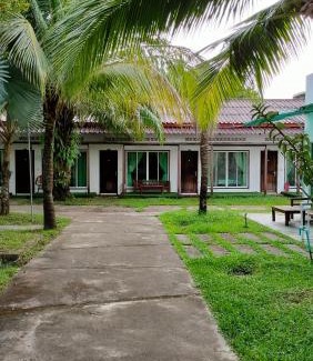 Sihanoukville City Centre Apartment | Discover Dual Palm Resort: Pet-Friendly & Poolside Fun