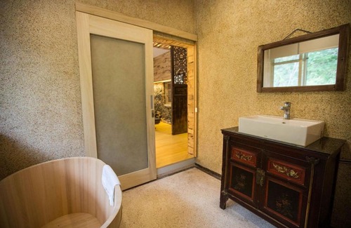 Dongshan House | Experience Artful Retreat at 古意生活藝術館茶齋休憩空間