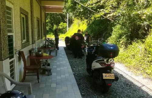 Guanshan House | Pet-Friendly Retreat at 關山桃花心木民宿農場