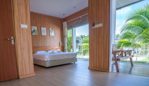 Semporna Hotel | Seaside Escape at 听海·度假庄园 - Family & Pet Friendly