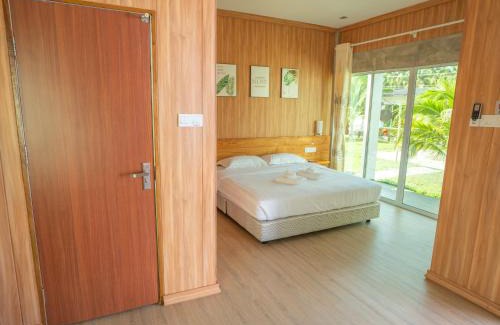 Semporna Hotel | Seaside Escape at 听海·度假庄园 - Family & Pet Friendly