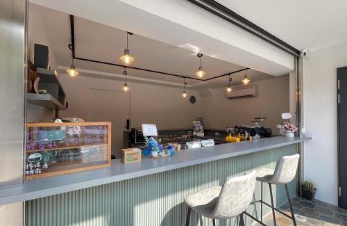 Liuqiu House | Experience Coastal Bliss at 味知旅宿 Unknown Coffee & B&B