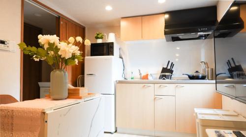 Naniwa Villa | Relax at 和御 汐美・沐美: Family-Friendly with Hot Tub