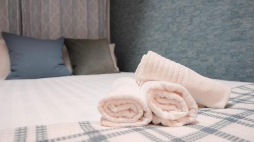 Naniwa Villa | Relax at 和御 汐美・沐美: Family-Friendly with Hot Tub