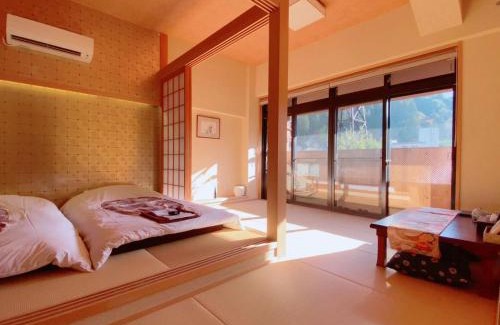 Kita Ward Hotel | Discover Waseido Zen: Eco-Friendly Retreat with Hot Tub