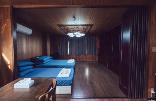 Higashisumiyoshi-ku Apartment | Discover 唐風家 北田辺: Family-Friendly Retreat with Hot Tub