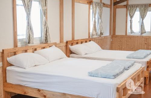 Zhuqi House | Cozy Inn By Tree: Pet-Friendly Retreat for Families