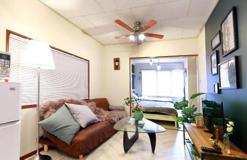 Yotsuya Apartment | Discover 四谷松本館ビル: Family-Friendly with Kitchen Access