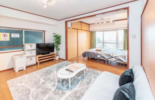 Yotsuya Apartment | Discover 四谷松本館ビル: Family-Friendly with Kitchen Access