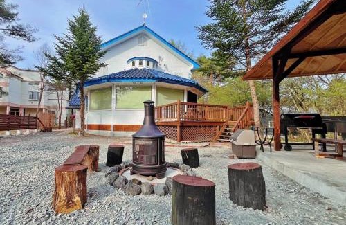 Tsumagoi House | Spacious 7-Bedroom Villa Near Toy Kingdom with Karaoke