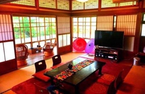 Itoshima House | Discover 里や: Family-Friendly Retreat with Hot Tub & Breakfast