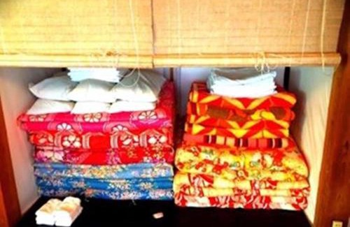 Itoshima House | Discover 里や: Family-Friendly Retreat with Hot Tub & Breakfast