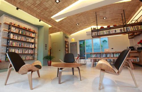 Hualien City Centre House | Explore Leveeside House: Pet-Friendly Getaway with Breakfast