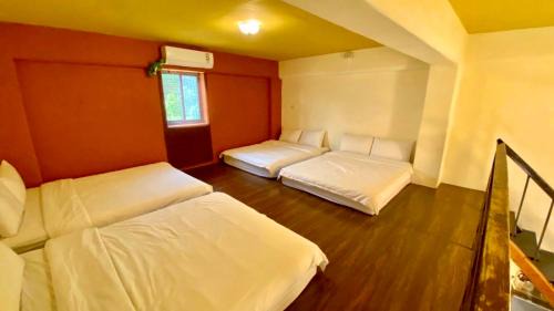 Shanjiao Bed & Breakfast | Oceanfront Escape at 墾丁好消息民宿 Good News