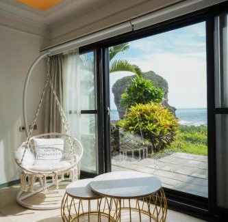 Sail Rock Beach Hotel | Seaside Villa in Kenting: Family-Friendly Retreat
