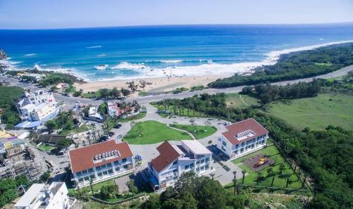 Sail Rock Beach Hotel | Escape to 墾丁椰林: Oceanfront Retreat with Great Amenities
