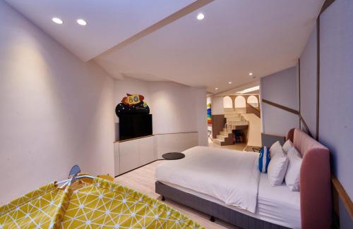 Big Beach Bed & Breakfast | ErDong Manor: Oceanfront Paradise with Pool & High Ratings