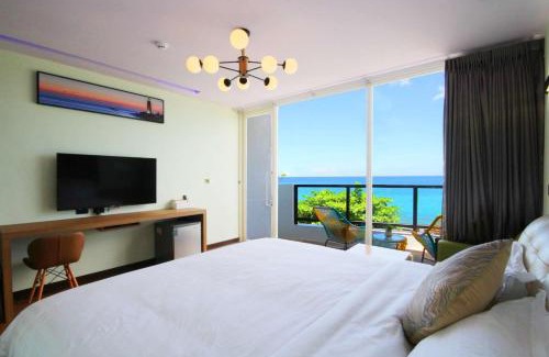 Checheng House | Scenic Ocean View Stay at 墾丁 後灣 微風海岸民宿