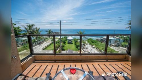 Xiaoliuqiu House | Relax at 夏之嶼海景包棟民宿 with Oceanfront Views
