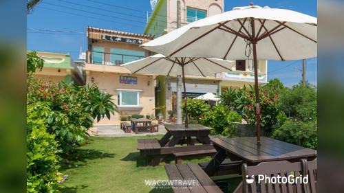 Xiaoliuqiu House | Relax at 夏之嶼海景包棟民宿 with Oceanfront Views