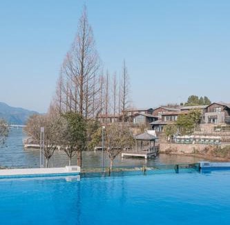 Jiande Apartment | Relax at 夕下青野民宿 The Setting Sun: Pool & Hot Tub Bliss