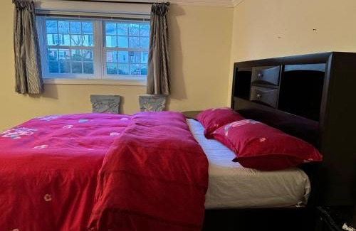 Montgomery Village House | Spacious Room with 1.8m Wide Bed - Child Friendly Stay