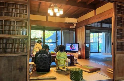 Kani Villa | Indulge in Relaxation at 大正の宿 浪漫邸 with Hot Tub