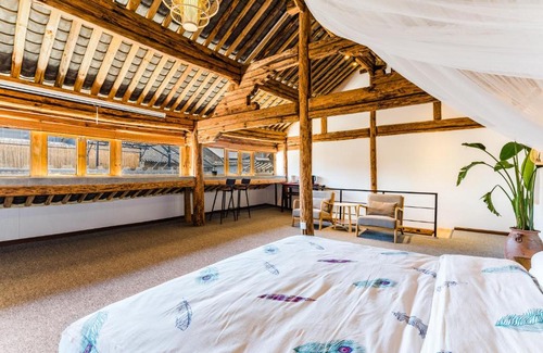 Dali Town House | Discover Dali Liyue Courtyard: Family-Friendly Retreat