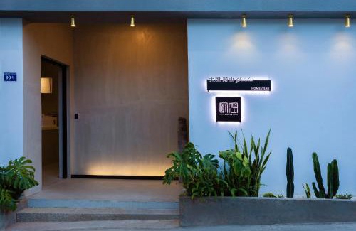 Dali Ancient Town Hotel | Explore Guishan Homestay: Family-Friendly with Hot Tub