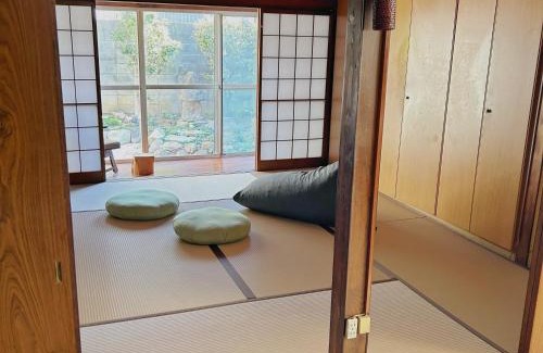 Higashisumiyoshi-ku House | Garden Retreat: Only 4 Minutes to Tennoji Station