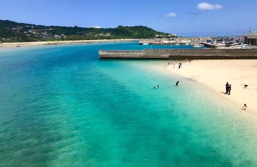 Ojima Island Villa | Oceanfront Retreat: 2-Minute Walk to Beach at 奥武壹号A棟