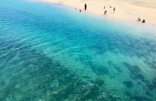 Ojima Island Villa | Oceanfront Retreat: 2-Minute Walk to Beach at 奥武壹号A棟