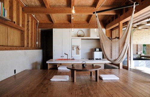 Tamagusuku-son House | Enchanting Stay at 姉と弟の家 with Hot Tub & Breakfast