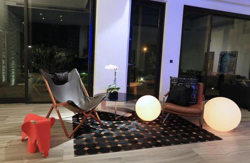 Sanxing House | Experience Water Reflection Villa: Pool, BBQ & Bikes Await!