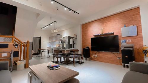 Yuanshan Villa | Enjoy Family Fun at 宜蘭民宿包棟 蘭田會館 - Pet Friendly Stay