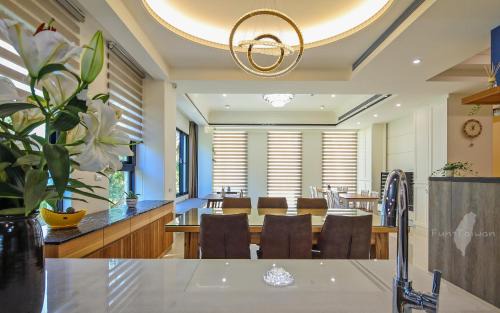 Wujie Bed & Breakfast | Pet-Friendly Retreat at 宜蘭莫內花園城堡, Rated 9/10