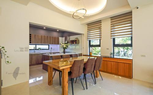 Wujie Bed & Breakfast | Pet-Friendly Retreat at 宜蘭莫內花園城堡, Rated 9/10