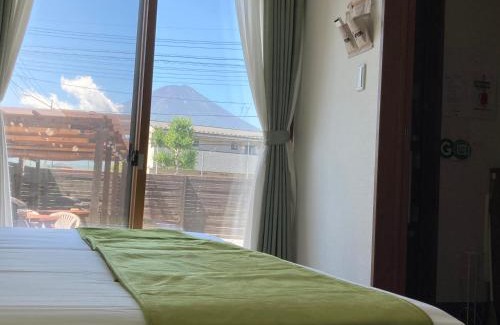 Fujikawaguchiko Villa | 宝栄Villas: Family-Friendly Retreat with Hot Tub & Kitchen