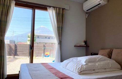 Fujikawaguchiko Villa | 宝栄Villas: Family-Friendly Retreat with Hot Tub & Kitchen