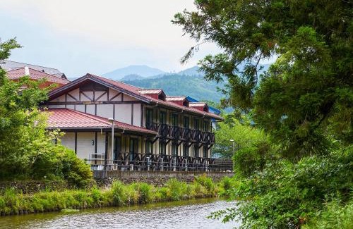 Yusuhara-cho Cabin | Discover宝泉坊ロッジ: Family-Friendly Retreat with Spa & Pool