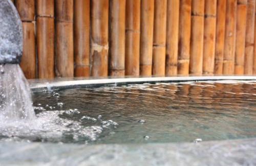 Yusuhara-cho Cabin | Discover宝泉坊ロッジ: Family-Friendly Retreat with Spa & Pool