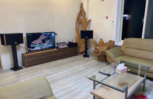 Ji'an House | Explore寬品居庭園電梯民宿: Family-Friendly Retreat