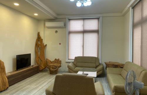 Ji'an House | Explore寬品居庭園電梯民宿: Family-Friendly Retreat