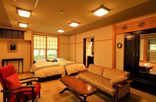Nagatoro House | Cozy Hotel C’est La Vie with Breakfast & Hot Tub Experience