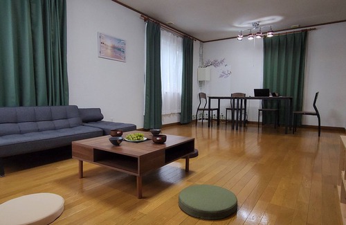 Otaru House | Cozy Otaru Villa with Garden, Near Station & Pet Friendly